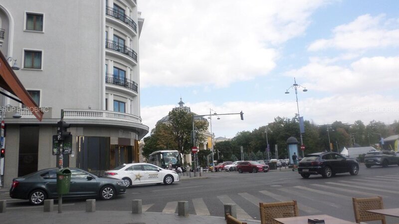 Ultracentral langa Hotel Radisson, Athenee Palace, cochet